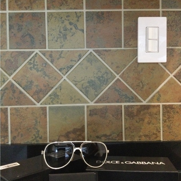 Dolce & Gabbana sunglasses - Picture 2 of 3